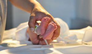 Diseñan un registro no invasivo para medir el dolor en recién nacidos