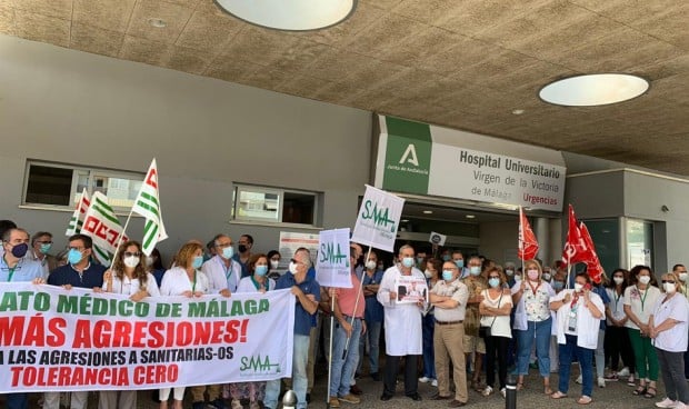 Doble agresión en un centro de salud tras destrozar el mobiliario