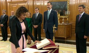 Montserrat jura ante el Rey el cargo de ministra de Sanidad