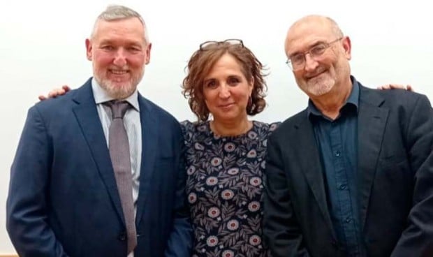 Los médicos de familia Domingo Orozco, Remedios Martín y Vicente Gil.