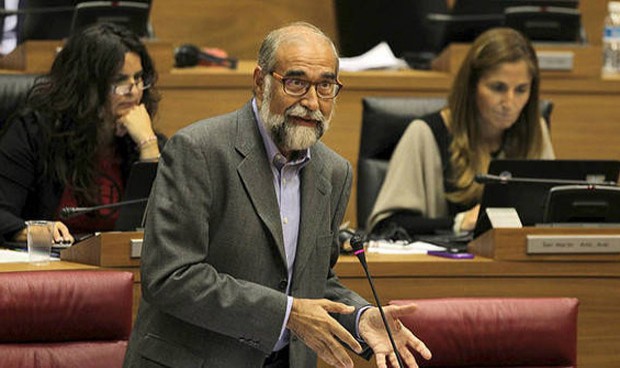 Domínguez no aumentará la OPE de 2016 por las "restricciones del Gobierno"