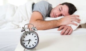 Dormir mucho es tan perjudicial para las arterias como hacerlo poco