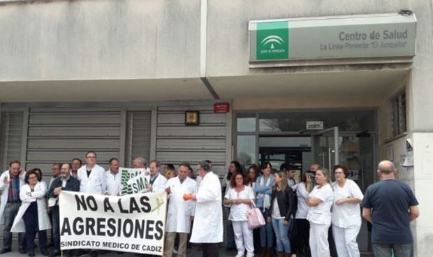 Dos agresiones a sanitarios en 7 días: insultos, gritos y tirones de pelo