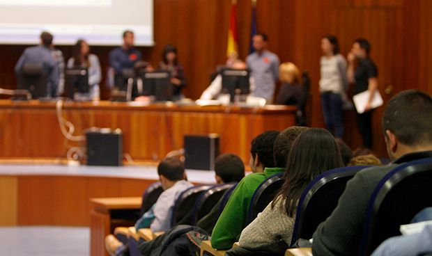 Dos candidatos disputarán cada plaza MIR y 10 lo harán por una en el EIR