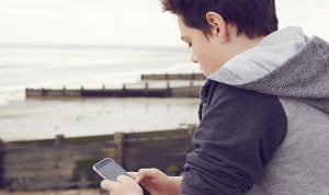 Dos caras del 024 antisuicidio: el joven chatea y el adulto quiere llamar