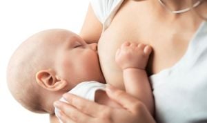 Dos de cada tres médicas renuncia a la lactancia materna por su profesión