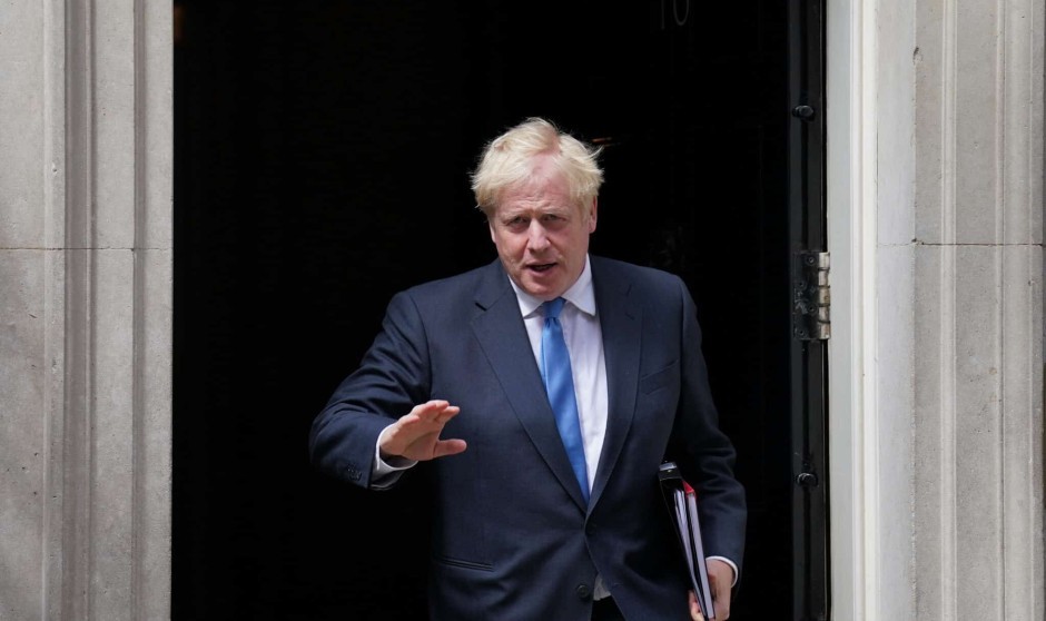 Dos exministros de Sanidad se suman a la carrera para sustituir a Johnson