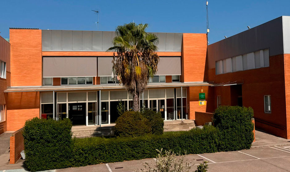 Exterior de un edificio universitario en Extremadura
