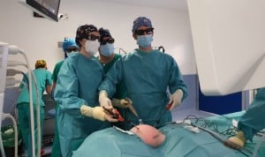 El 12 de Octubre opera con éxito a bebés mediante laparoscopia 3D