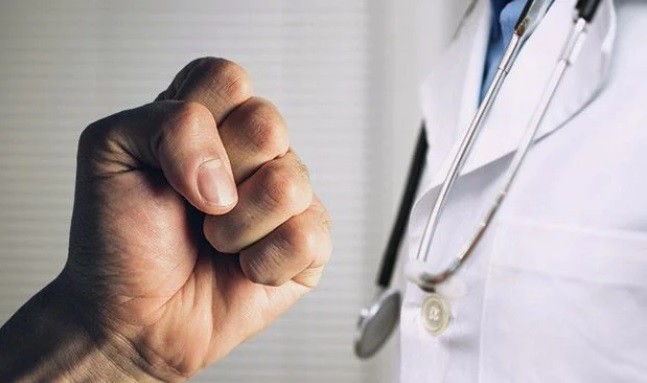 El 25% de médicos denuncia haber sufrido acoso en su lugar de trabajo