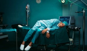 El 40% de los médicos y enfermeras duermen menos de siete horas diarias