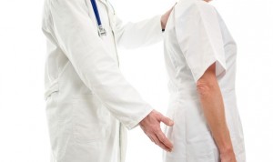 El 60% del personal médico recibe comentarios sexuales o miradas lascivas