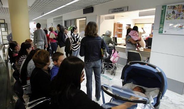 El 70% de los españoles, muy preocupado por las listas de espera en sanidad