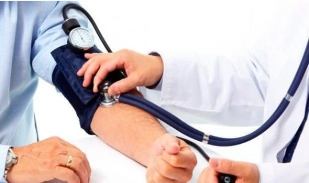 El 73% de españoles bajo tratamiento para la hipertensión no la regulan