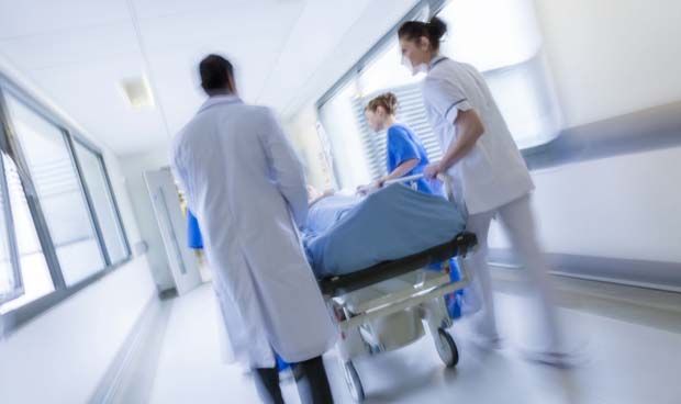 El 89% de los médicos de Urgencias actúa condicionado para evitar denuncias
