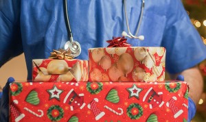 El amigo invisible en el hospital o cuando la Navidad legitima el 'robo'