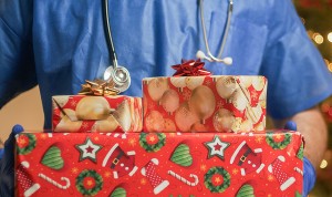 El amigo invisible en el hospital o cuando la Navidad legitima el 'robo'