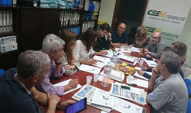 El cambio de consejero alarga (aún más) la resolución de la OPE de Medicina