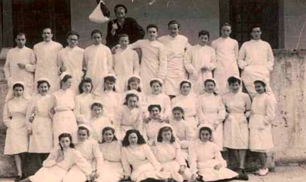 El cambio en Enfermería en un siglo: de 240 pesetas al año a 36.000 euros