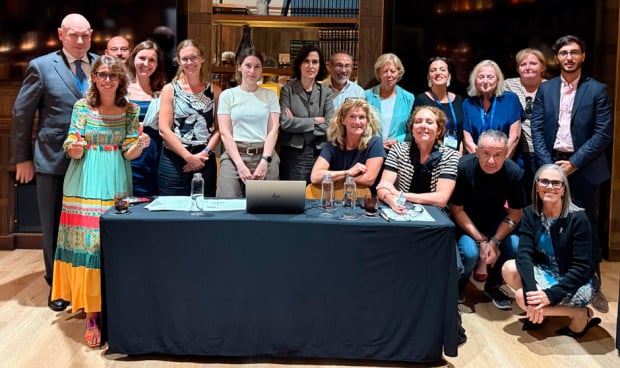 Foto de grupo del encuentro organizado por la AEACaP, con la colaboración de la ICAPEM y el apoyo de la Fundación PharmaMar