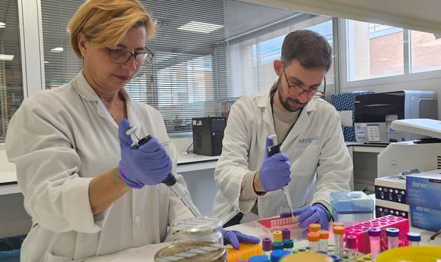 Médicos en el laboratorio 