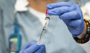 El 'cansancio vacunal' del Covid-19 se combate con información y captación