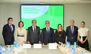 Foto de familia de las juntas directivas del Cgcof y Novartis.