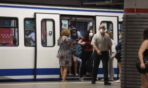 La enfermeras recomiendan el uso de mascarilla en el transporte público si se tienen síntomas covid
