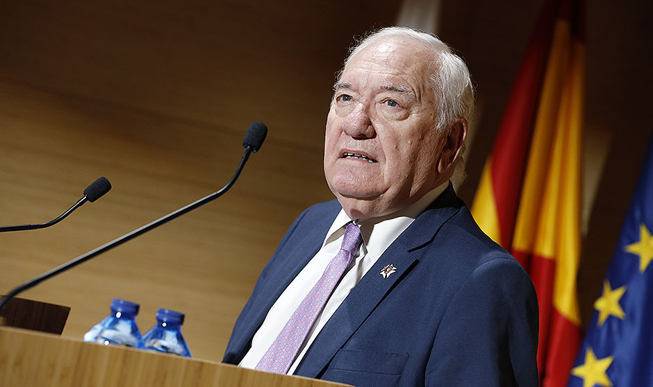 El CGE reclama prohibir fumar en los coches privados con la ley antitabaco