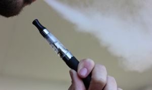 El cigarrillo electrónico, incluso sin nicotina, puede dañar los pulmones