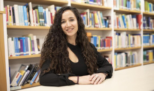  La presidenta de la Comisión Deontológica Nacional de Enfermería del CGE, Tayra Velasco, hablando sobre el Código Deontológico de Enfermería en 2025