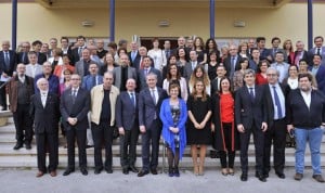 El Colegio de Médicos otorga la insignia de plata a 90 colegiados