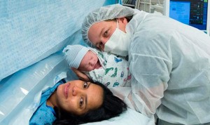 El colmo sanitario en EEUU: cobrar por tocar a los hijos recién nacidos
