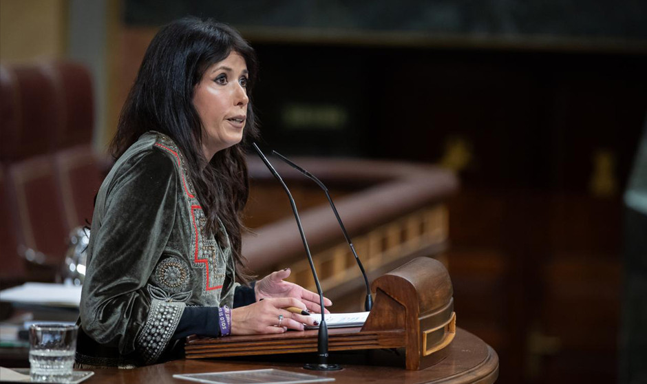 Martina Velarde, diputada de Podemos, que ha defendido la jubilación sin recortes para sanitarios con largas carreras