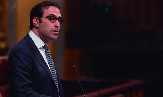 Carlos Cuerpo, ministro de Economía, que logra sacar adelante el plan antiaranceles del Gobierno que mira al sector farmacéutico