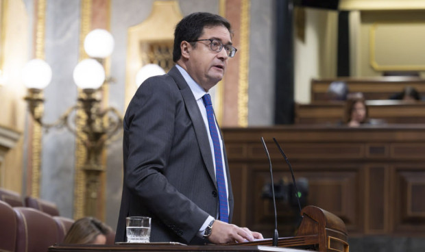 Óscar López, ministro de Función Pública, avala la subida salarial para la sanidad pública