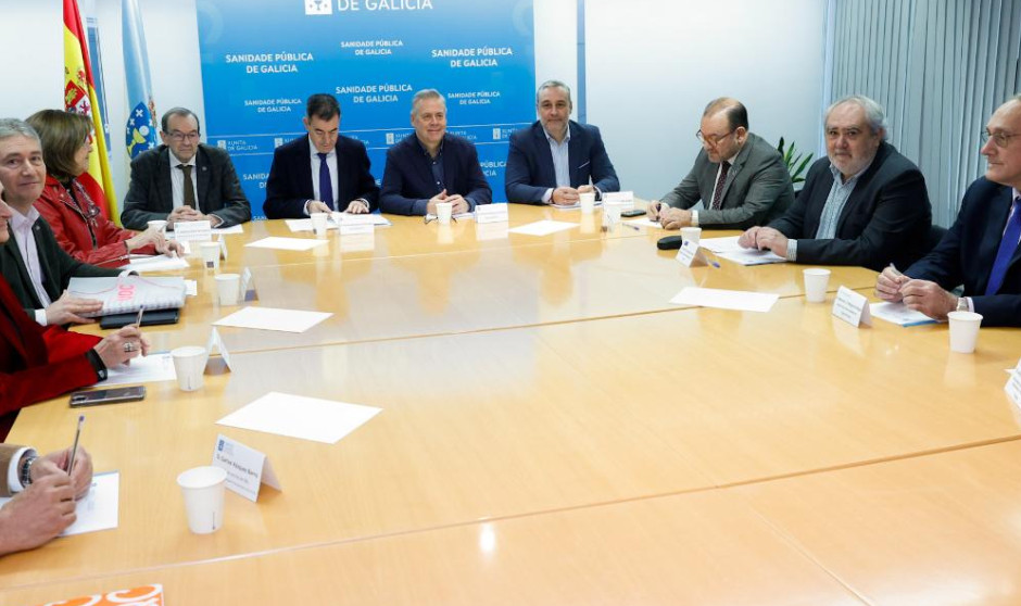  Reunión para abordar la descentralización del grado de Medicina de Galicia.