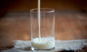 El consumo de lácteos bajos en grasa, asociado al desarrollo de párkinson