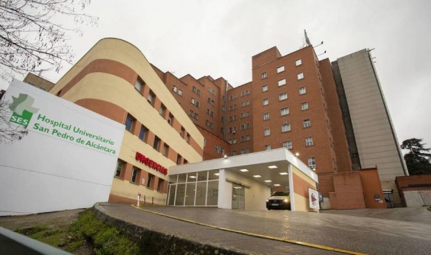 El covid sigue costándole la vida a sanitarios: muere un médico en Cáceres