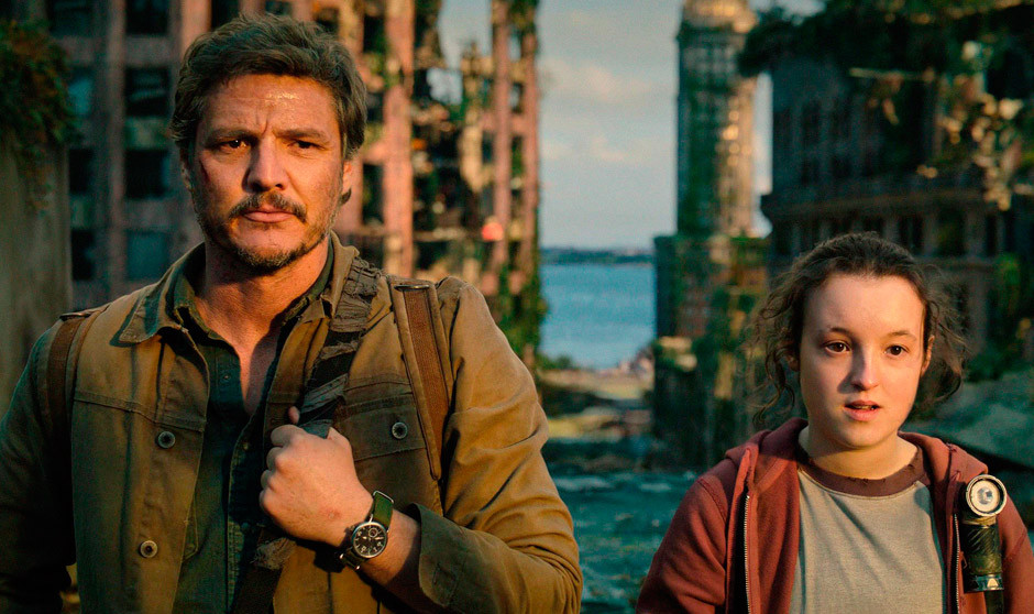 Los dos protagonistas de 'The last of us', serie que recrea un mundo apocalíptico por la incapacidad de tratar los efectos de un hongo, pelea que hace el CSIC