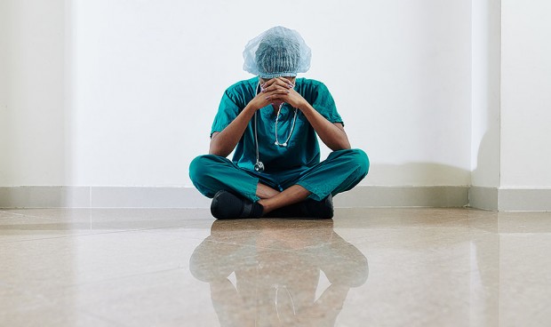 El suicidio de un compañero sanitario deja un vacío en el día a día