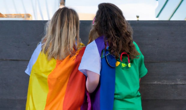 Dos sanitarias LGTBI+ hablan en primera persona de en qué punto se encuentra la sanidad española en materia de diversidad