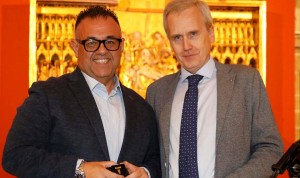 El director del SCS, Conrado Domínguez, recibe la insignia de oro de Separ