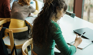 El "embudo académico" frena el liderazgo femenino en Ciencias de la Salud