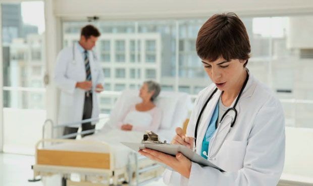 El empleo más pagado del sector salud está fuera del hospital: 10.000€/ mes