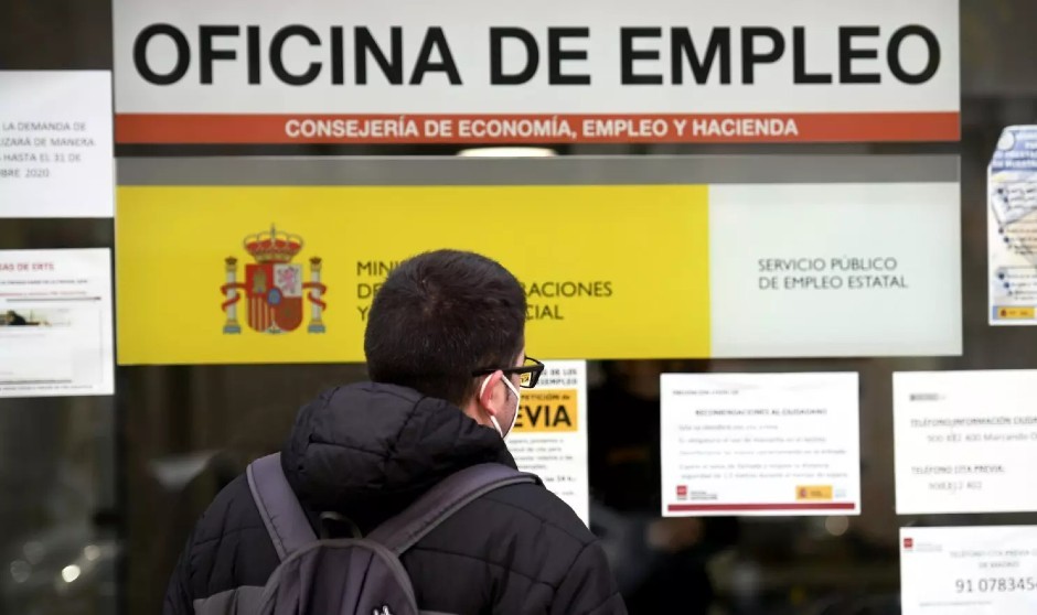 El empleo sanitario ata su segundo mes en 'rojo' con 434 trabajadores menos