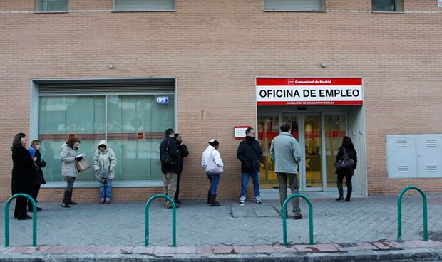 El empleo sanitario crece 5 veces más despacio que la media general