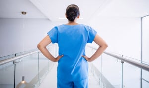 ¿Encontrar trabajo de médica sin MIR es tan difícil? Esto opina una facultativa.