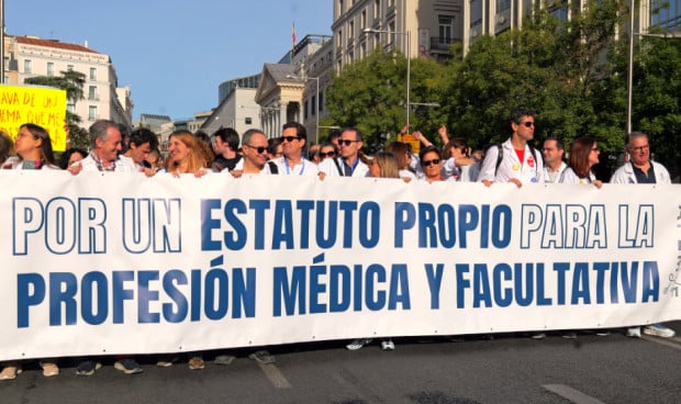 Los lectores premium de Redacción Médica votan sobre el Estatuto médico propio. 