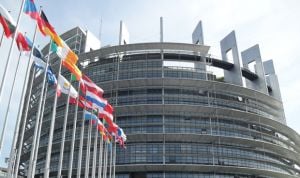 El Europarlamento aprueba la trazabilidad de implantes mamarios y prótesis